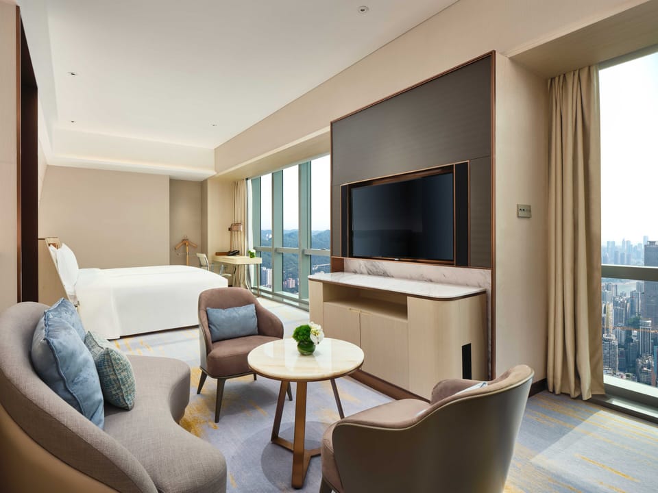 Premium Studio, Club Lounge Access, River View | Down comforters, minibar, in-room safe, desk