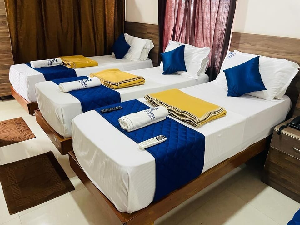 Deluxe Triple Room | Desk, blackout drapes, soundproofing, WiFi (free)
