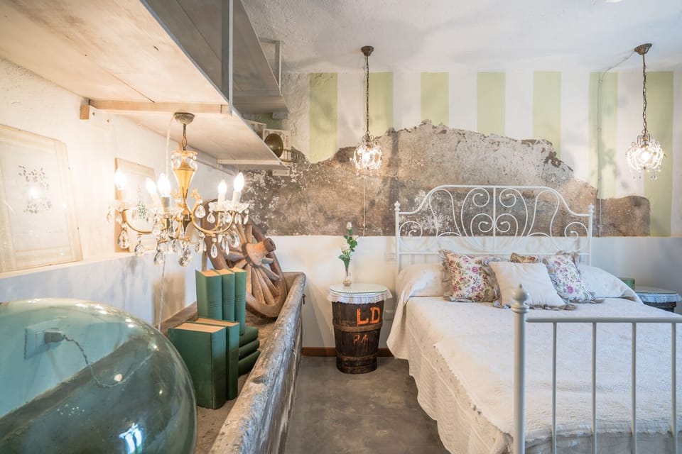 Deluxe Room | Blackout drapes, free WiFi, bed sheets