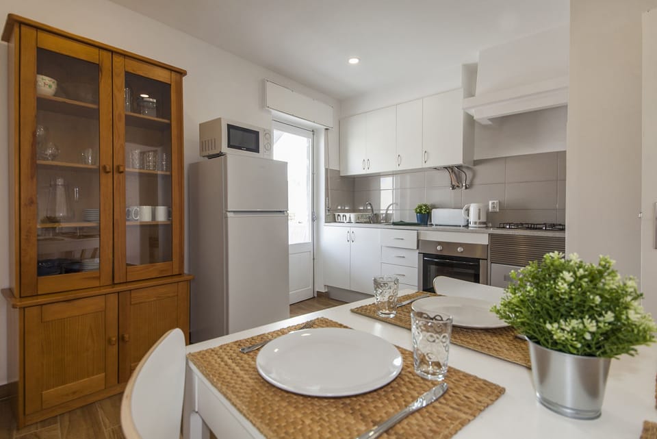 Apartment, 1 Bedroom | Private kitchen | Full-size fridge, microwave, electric kettle, toaster