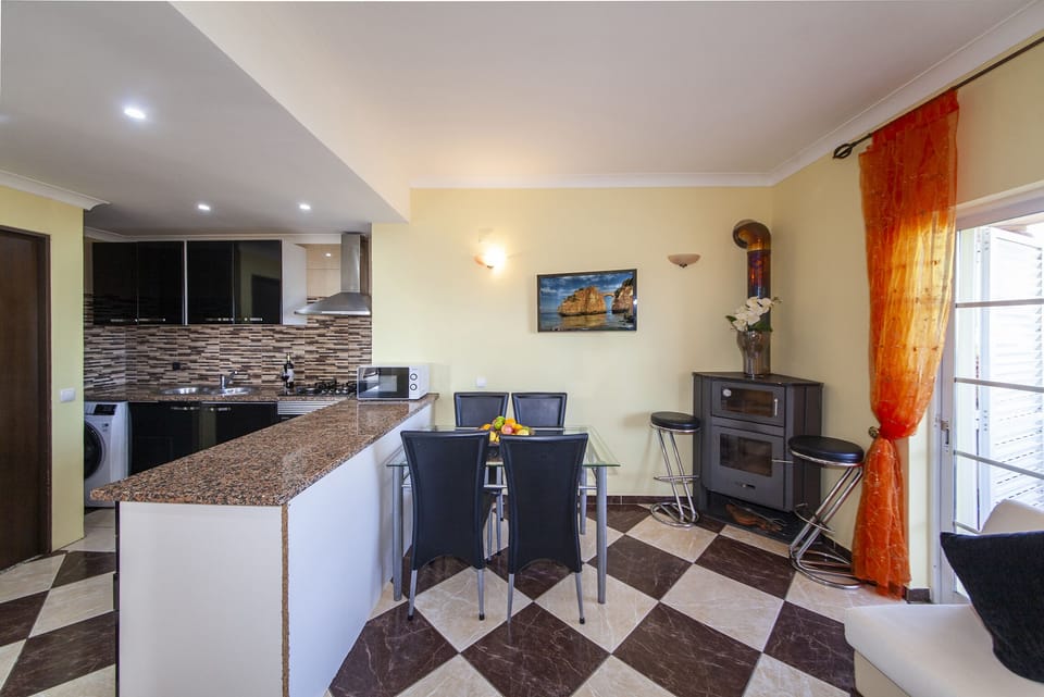 Apartment, 2 Bedrooms, Sea View | In-room dining
