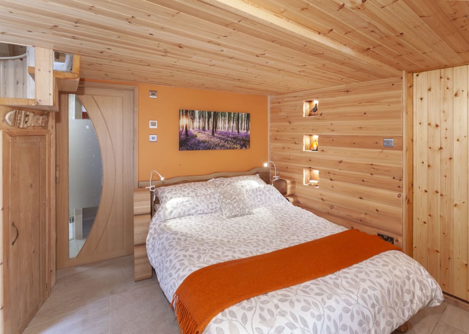 Porthole Log Cabin Cabin in Minehead