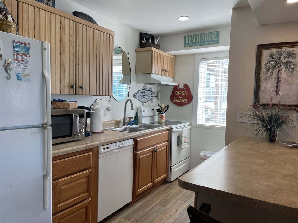 Condo, 1 Bedroom | Private kitchen | Fridge, microwave, dishwasher, coffee/tea maker
