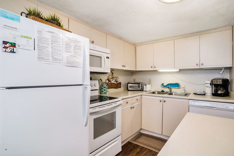 Condo, 2 Bedrooms | Private kitchen | Fridge, microwave, oven, dishwasher