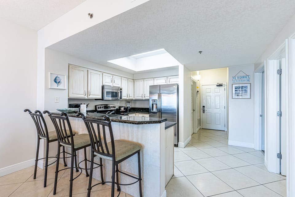 Kitchen and Breakfast Bar