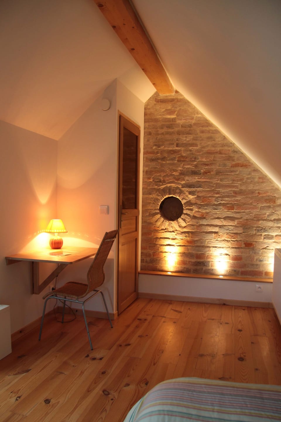 Comfort Suite | Individually decorated, individually furnished, desk, laptop workspace