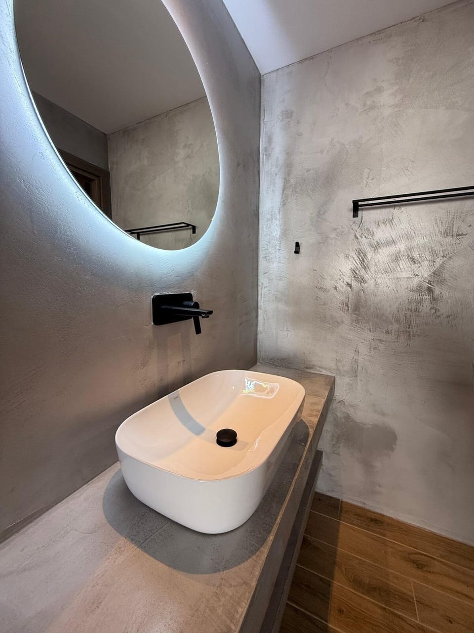 Budget Room 2nd Row | Bathroom | Shower, free toiletries, hair dryer, towels