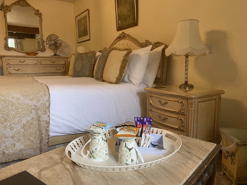 Superior Double Room, 1 Queen Bed | Premium bedding, individually decorated, individually furnished, desk