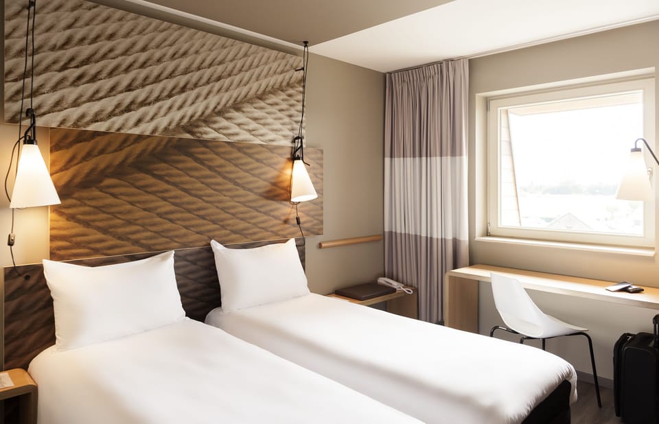 Twin Room, 2 Twin Beds | Blackout drapes, free WiFi, bed sheets, alarm clocks