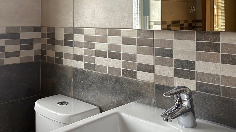 Comfort Double Room | Bathroom | Hair dryer, towels, toilet paper