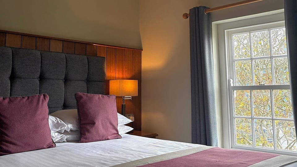 Comfort Double Room | Desk, blackout drapes, soundproofing, iron/ironing board