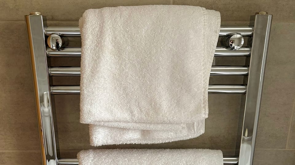 Standard Double Room | Bathroom | Hair dryer, towels, toilet paper