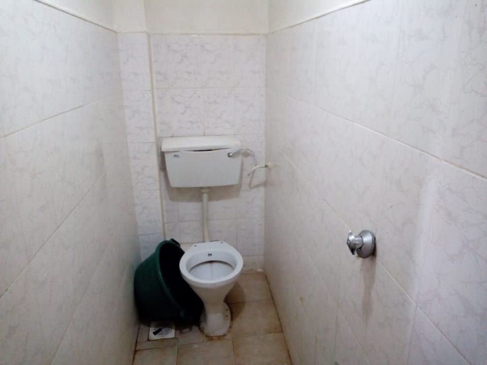 Standard Room | Bathroom | Shower, rainfall showerhead, towels, soap