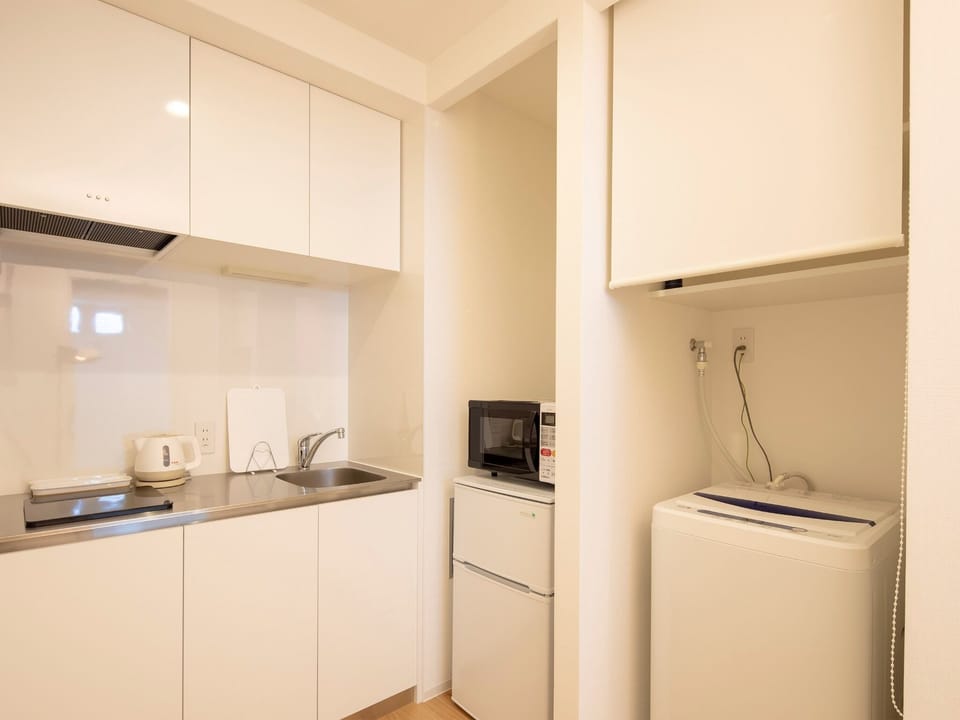 ・ [Mini kitchen] It is convenient to use the refrigerator and microwave in the room.