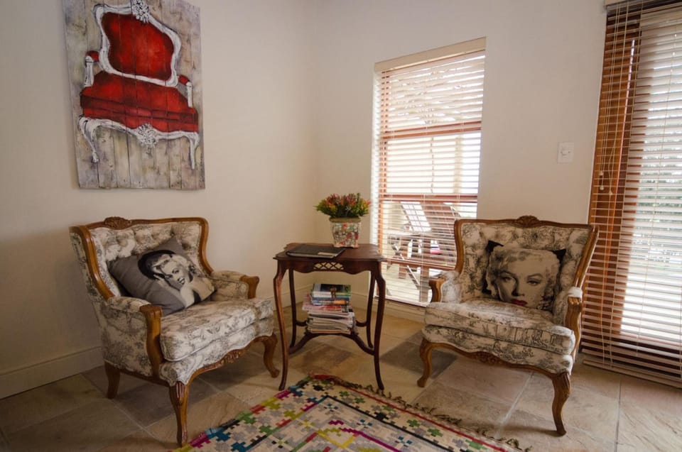 Luxury Double Room (Hillside) | Living room