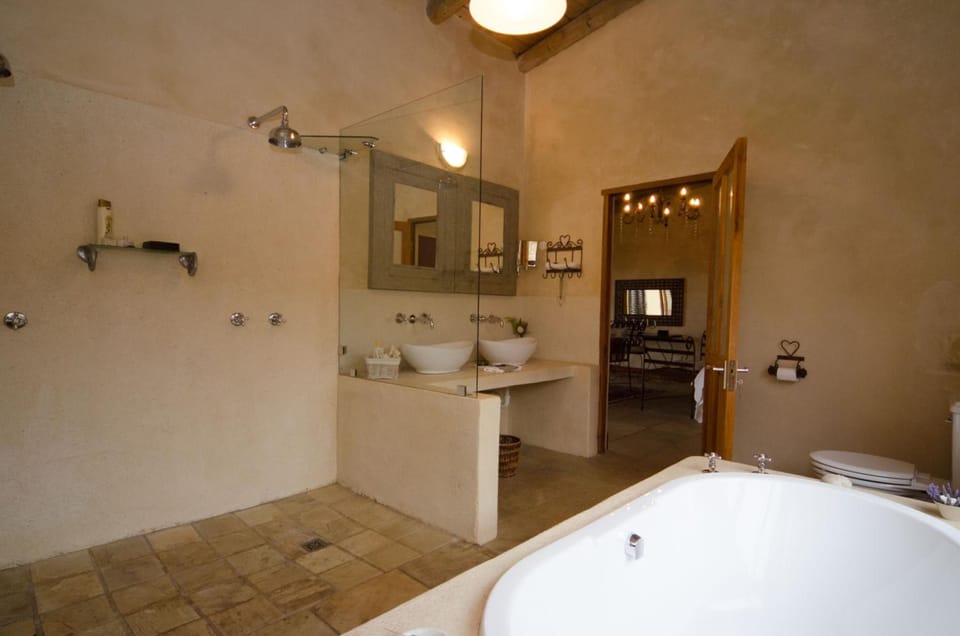 Luxury Double Room (Hillside) | Bathroom | Shower, free toiletries, hair dryer, bathrobes