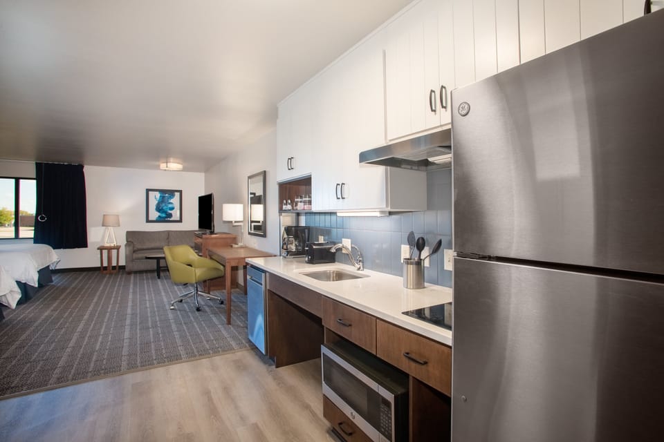 Studio Suite, 2 Queen Beds, Accessible Bathtub, Kitchen (Communications) | Free cribs/infant beds, free WiFi, bed sheets