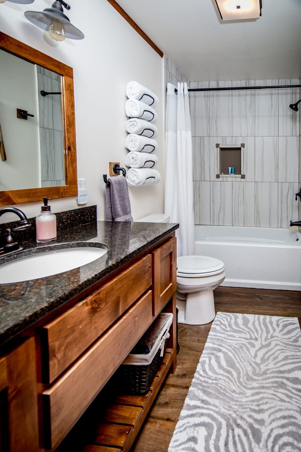 Full bath on upper level.