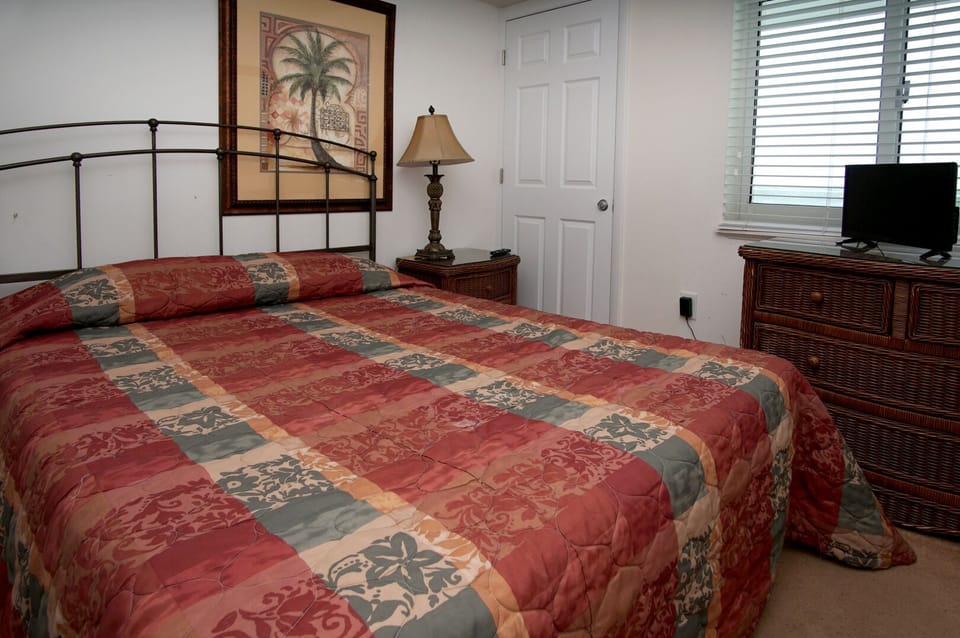 Paradise Pointe 10D - oceanfront condo in Cherry Grove Beach in North Myrtle Beach | bedroom 3 | Thomas Beach Vacations