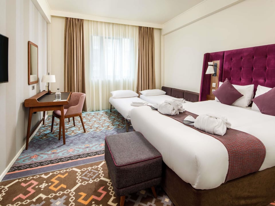 Privilege, Double Room, 1 Queen Bed with Sofa bed | Minibar, in-room safe, desk, blackout drapes