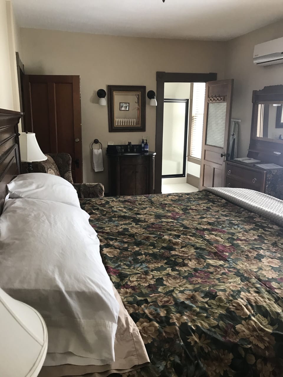 Classic Room | Iron/ironing board, free WiFi, bed sheets