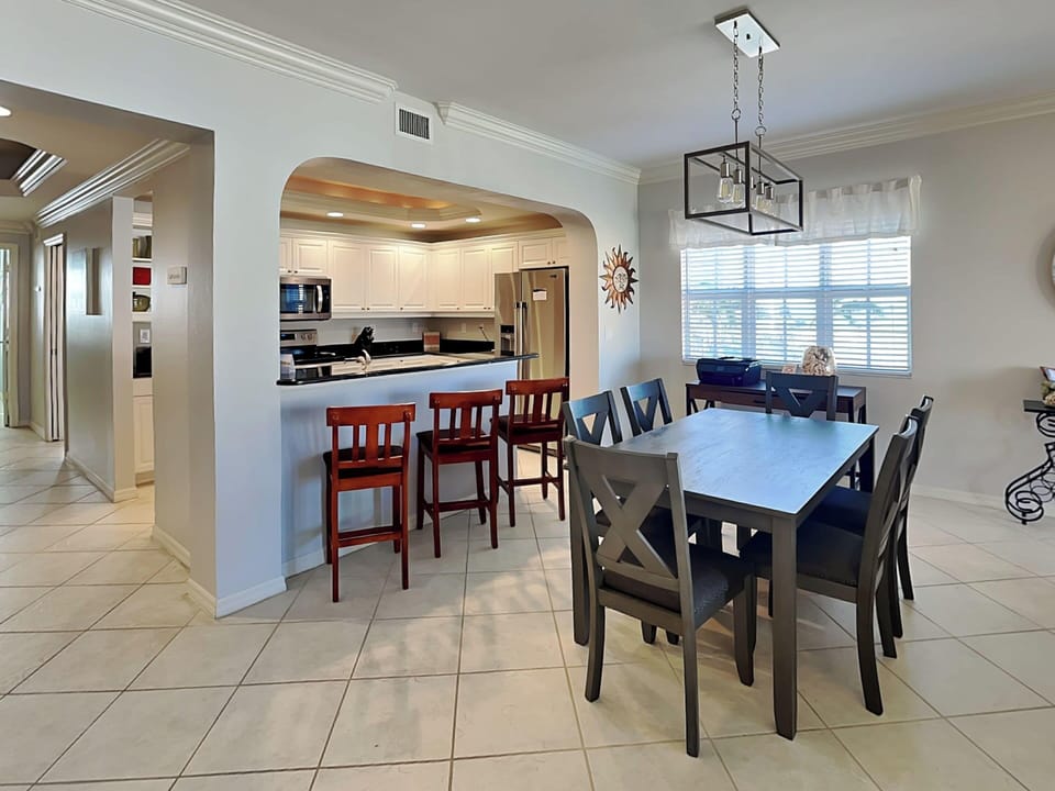 Condo (3 Bedrooms) | Property amenity