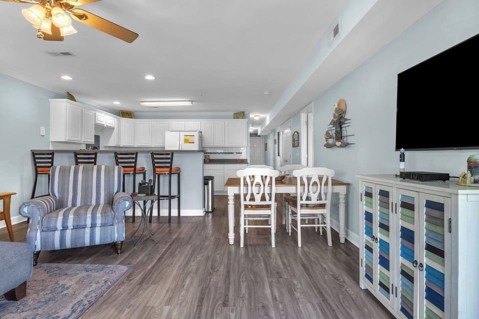 Dining / Living Area - Northwest