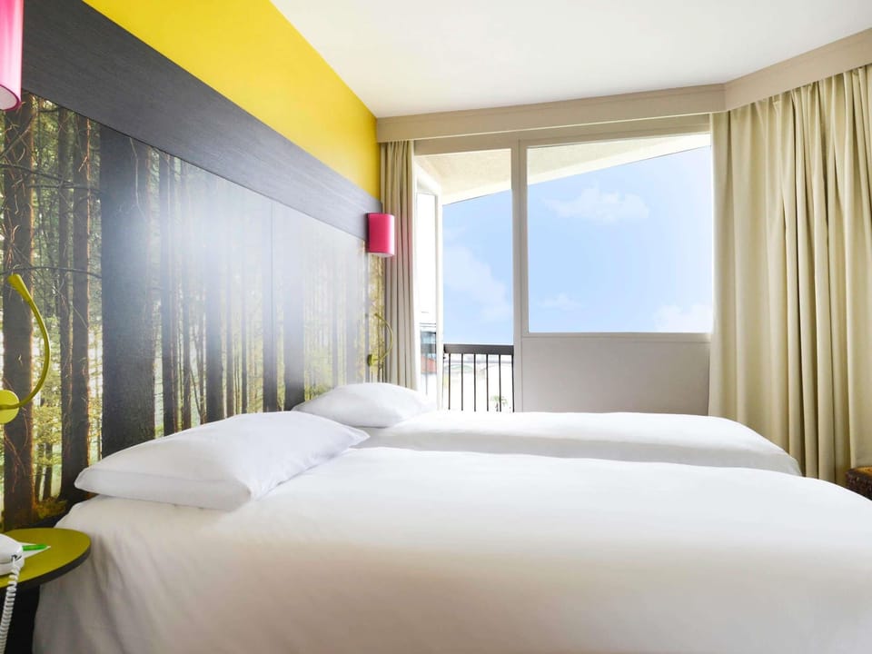 Standard Room, 2 Twin Beds | Premium bedding, individually furnished, desk, blackout drapes