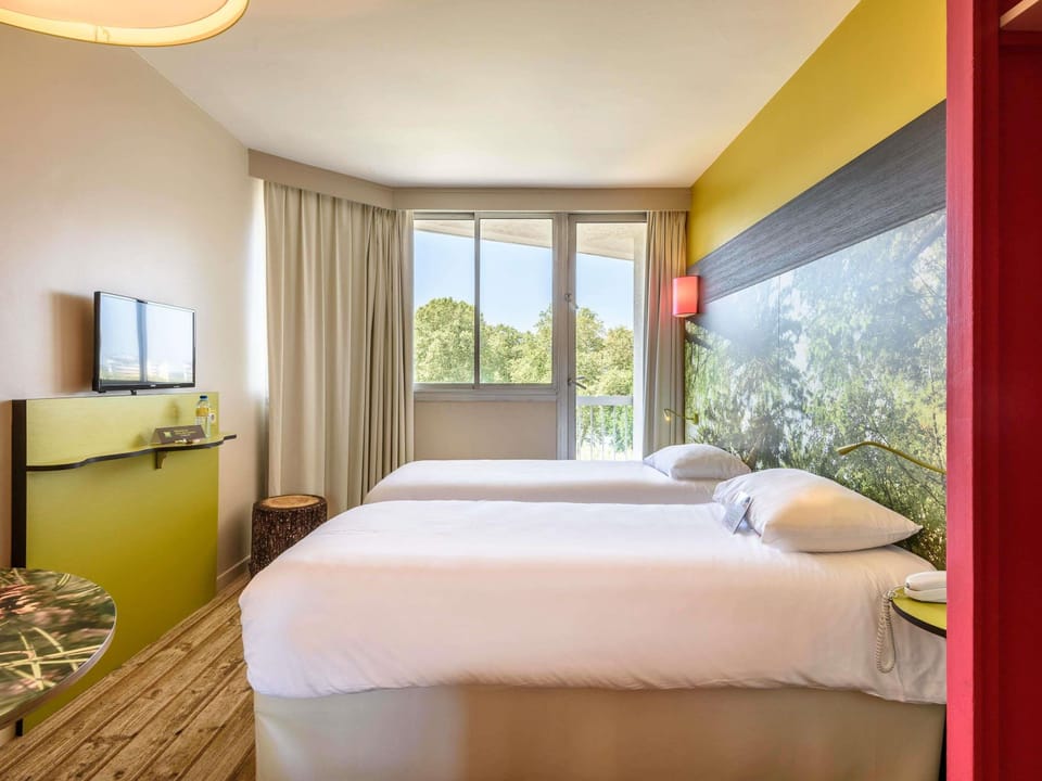 Standard Room, 2 Twin Beds | Premium bedding, individually furnished, desk, blackout drapes
