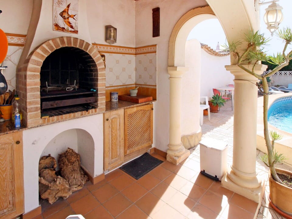Property, Plant, Interior Design, Houseplant, Wall, Floor, Wood, Window, Real Estate, Living Room