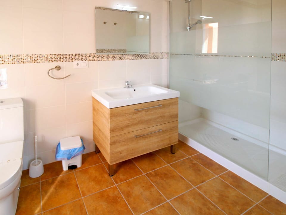 Bathroom, Room, Property, Tile, Floor, Wall, Interior Design, Furniture, House, Architecture