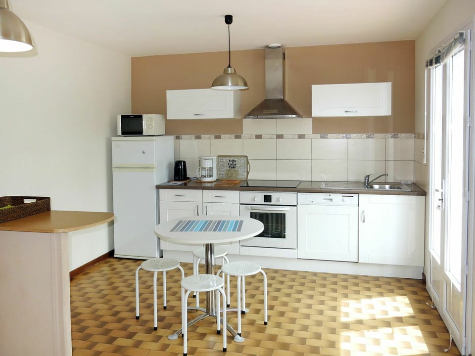 Room, Furniture, Property, Kitchen, Countertop, Cabinetry, Building, Interior Design, Floor, House