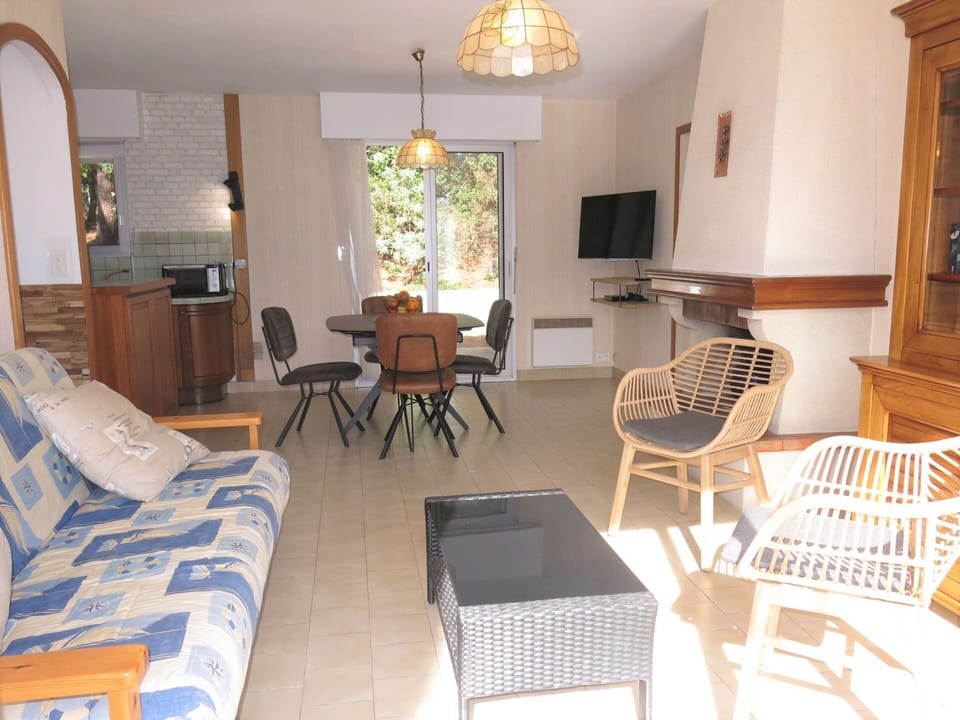 Furniture, Property, Table, Picture Frame, Chair, Comfort, Interior Design, Wood, Window, Building