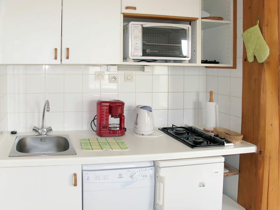 Countertop, Room, Kitchen, Property, Cabinetry, Furniture, Kitchen Stove, Interior Design, Major Appliance, House