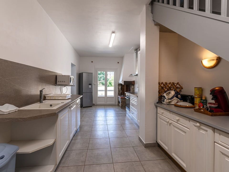 Property, Cabinetry, Countertop, Sink, Wood, Tap, Building, Interior Design, Architecture, Drawer