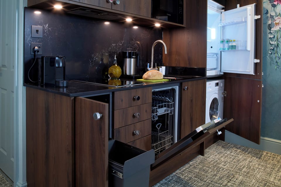 The Residence | Iron/ironing board, free WiFi, bed sheets