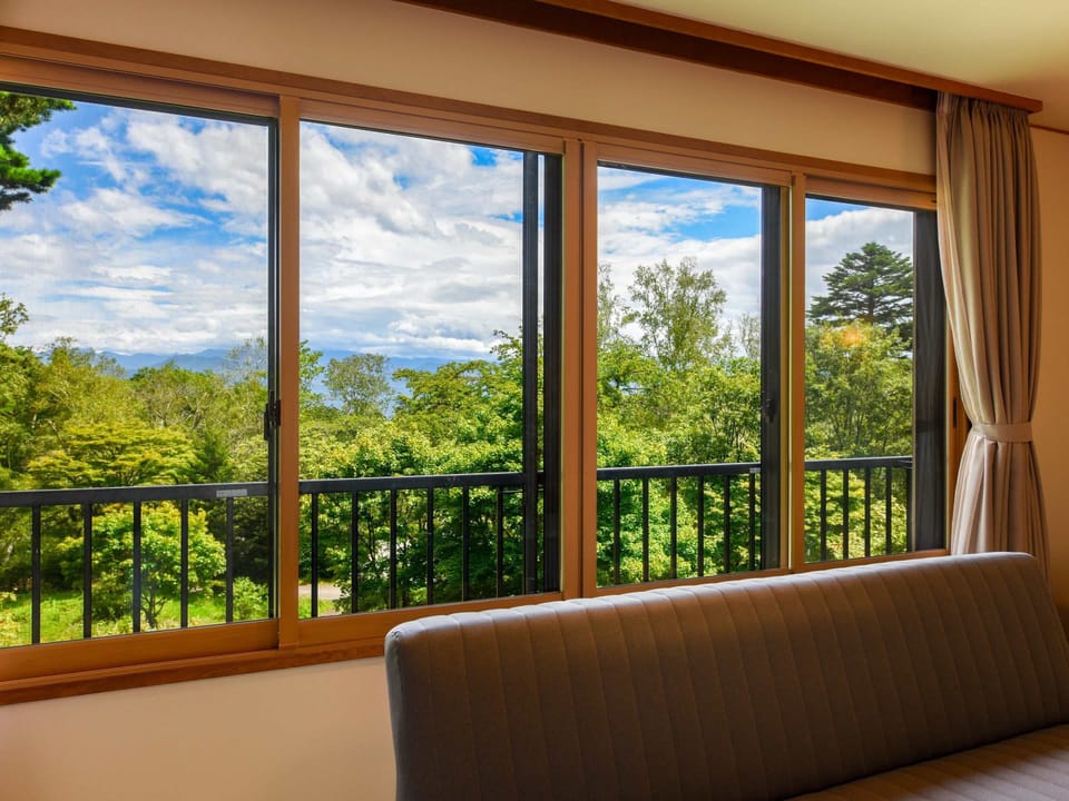 [Lake side] Japanese-Western style room | In-room safe, soundproofing, free WiFi, bed sheets