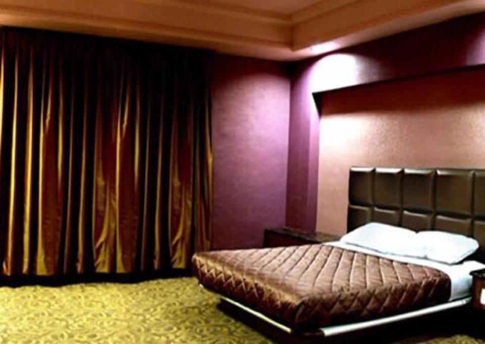 Minibar, individually furnished, desk, blackout drapes