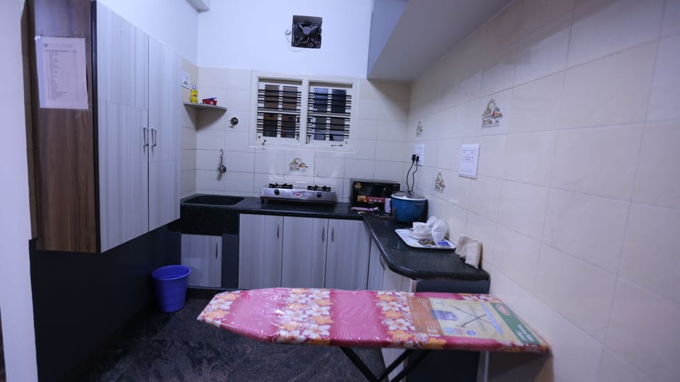 Economy Apartment | Private kitchen | Coffee/tea maker