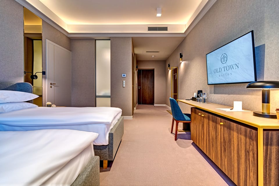 Standard Twin Room | In-room safe, individually decorated, individually furnished, desk