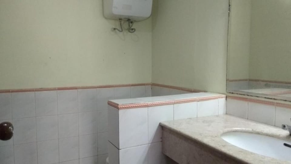 Apartment | Bathroom | Shower, towels