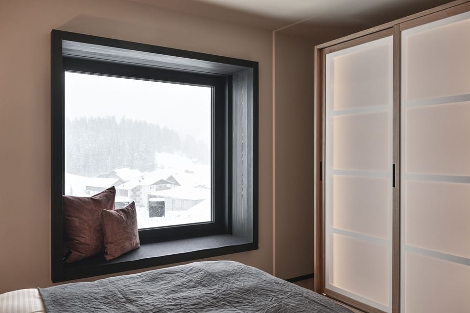 Deluxe Apartment (Vancouver) | In-room safe, free WiFi, bed sheets