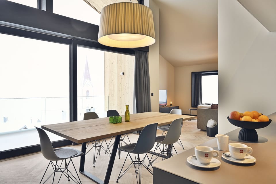Deluxe Apartment (Vancouver) | In-room dining