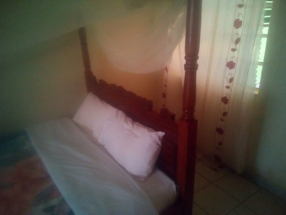 Double Room | Blackout drapes, free WiFi, bed sheets