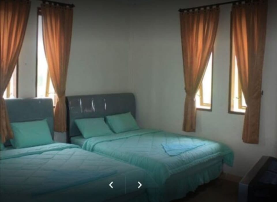 WiFi (free), bed sheets