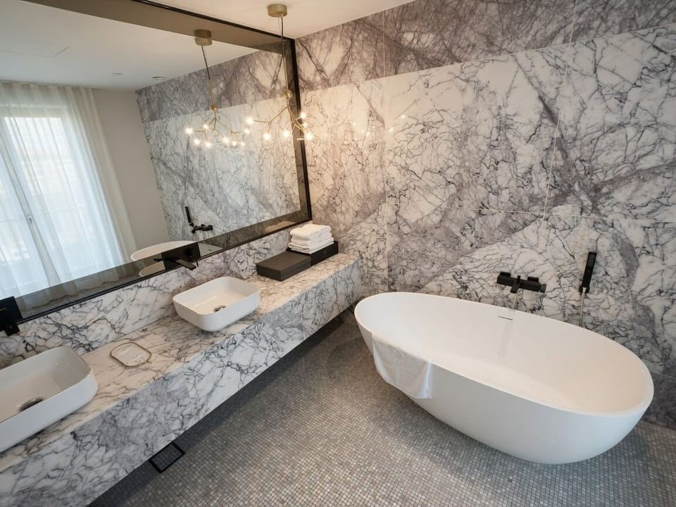 Royal Suite (Breakfast & Ice Americano included) | Bathroom | Separate tub and shower, hair dryer, slippers, bidet