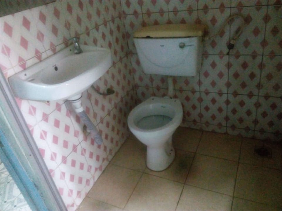 Double Room | Bathroom | Shower, free toiletries, towels, soap