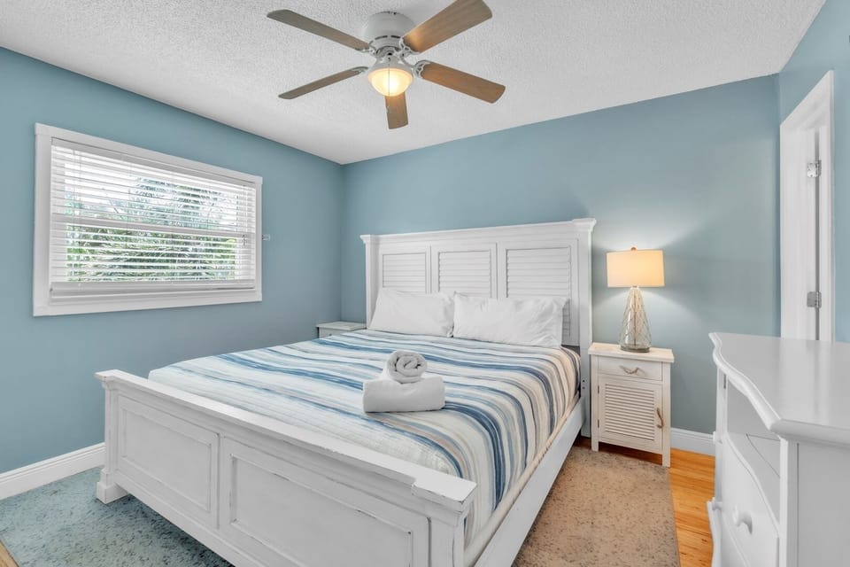 7 Doors Down 3 Bedroom Villa by RedAwning Villa in Holmes Beach
