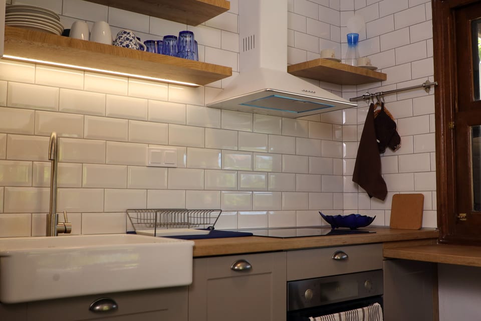 Grand Villa, Garden View | Private kitchen | Oven, stovetop, coffee/tea maker, electric kettle