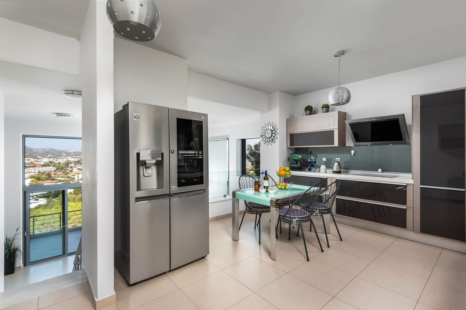 Villa, 4 Bedrooms | Private kitchen | Full-size fridge, microwave, oven, stovetop
